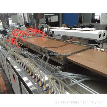 Máquina de fabricación de puertas de PVC con sistema de tratamiento de superficie